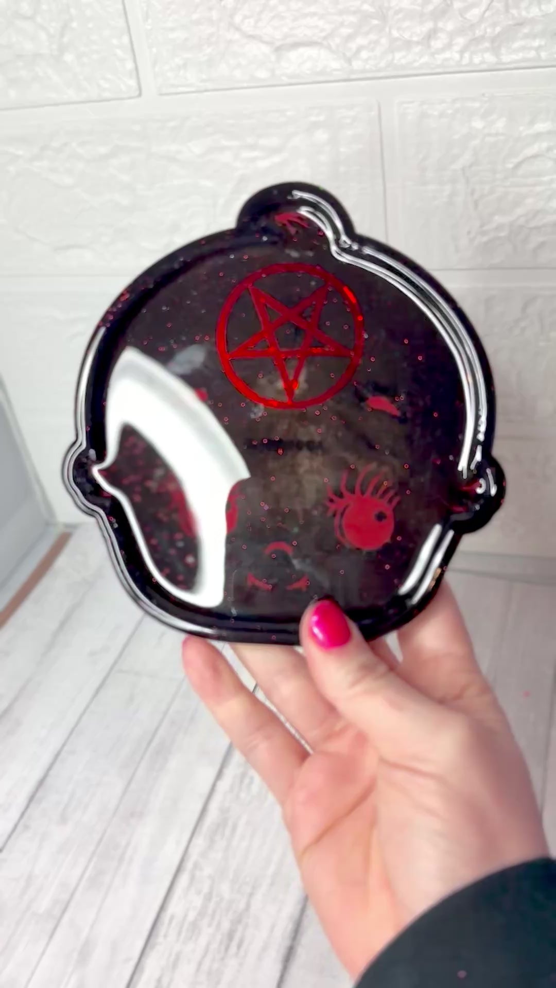 Rosemary's Baby - Plateau de bibelot décoratif pour poupée Kewpie à paillettes noires multicolores avec pentagramme