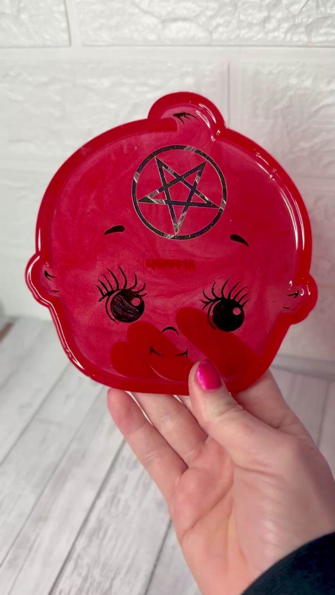 Rosemary's Baby - Plateau de bibelot décoratif pour poupée Kewpie à paillettes noires multicolores avec pentagramme